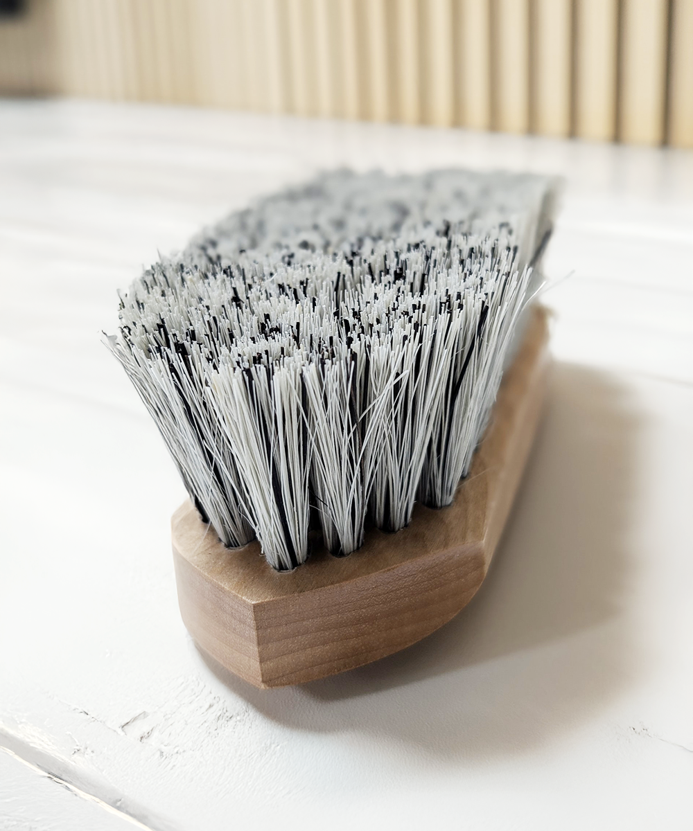 8 ¼'' Champion Brush Winner’s Circle® Stiff Grey English Fibre Dandy Brush