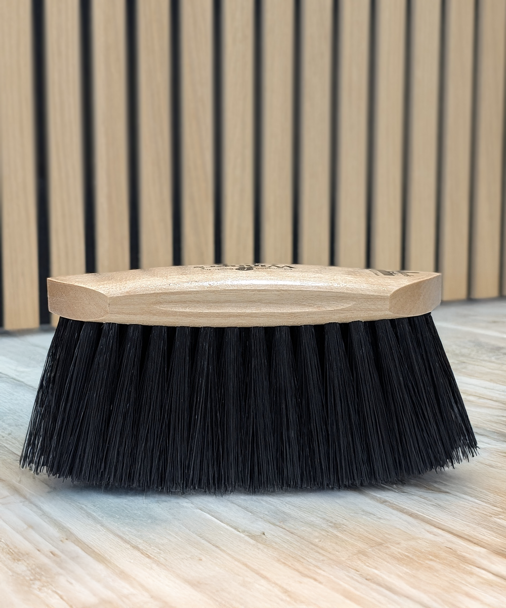 8 ¼'' Champion Brush Winner’s Circle® Flick Brush – Polypropylene - Black