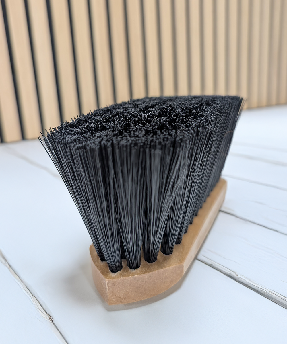 8 ¼'' Champion Brush Winner’s Circle® Flick Brush – Polypropylene - Black