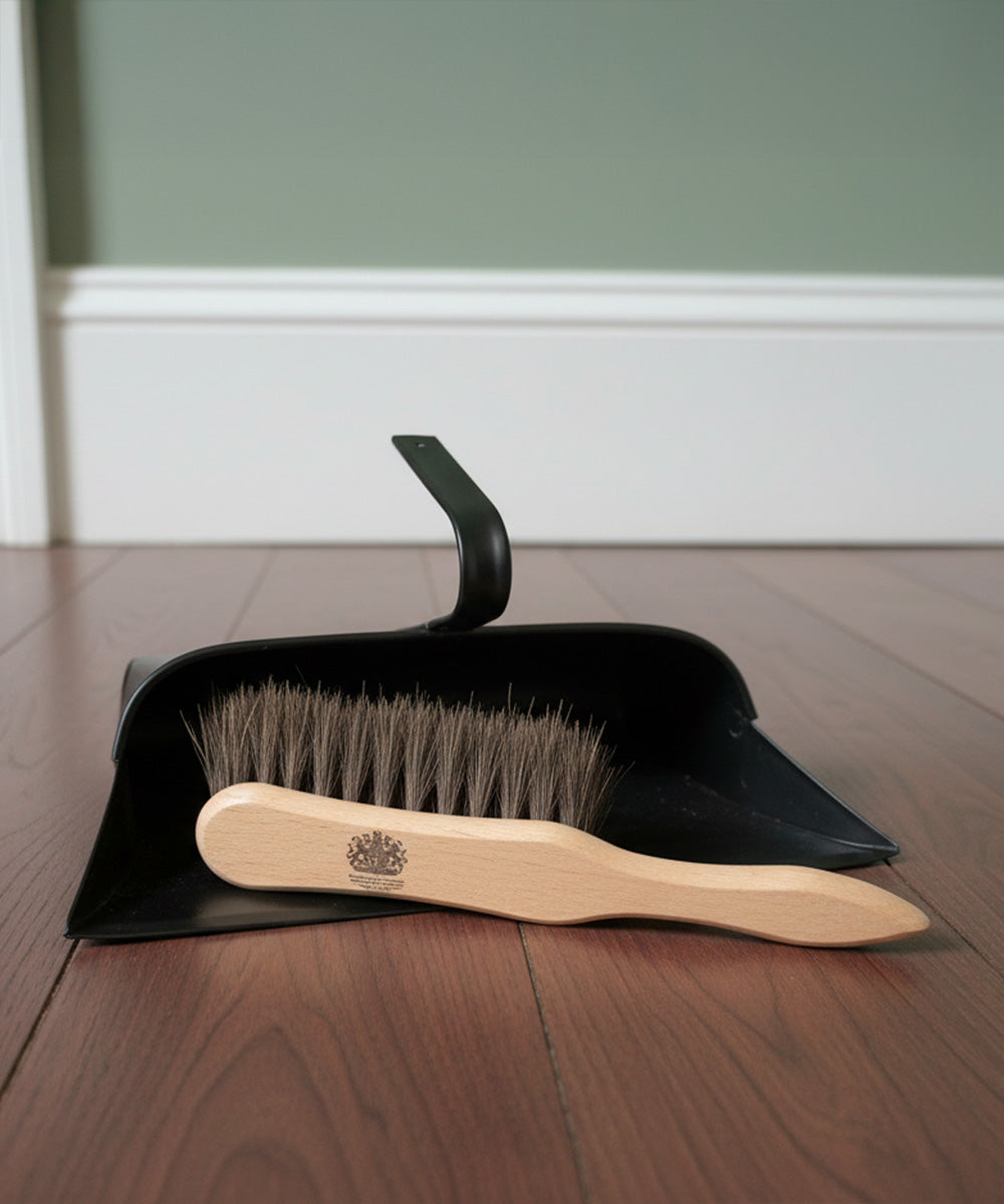 Finest by Hillbrush Dustpan & Gumati Brush Set (Medium Stiff)